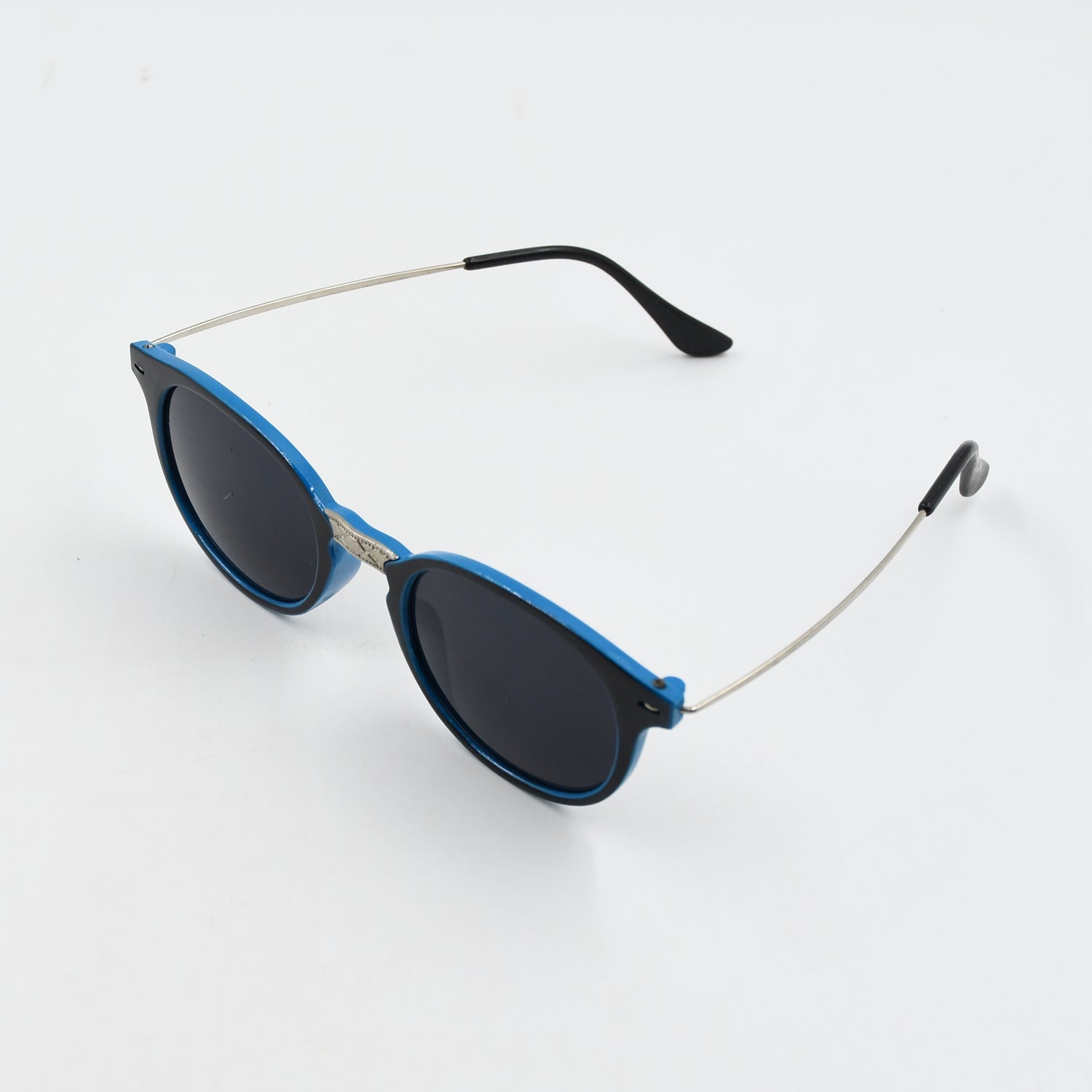 Stylish UV protected round sunglasses, lightweight and suitable for both men and women.