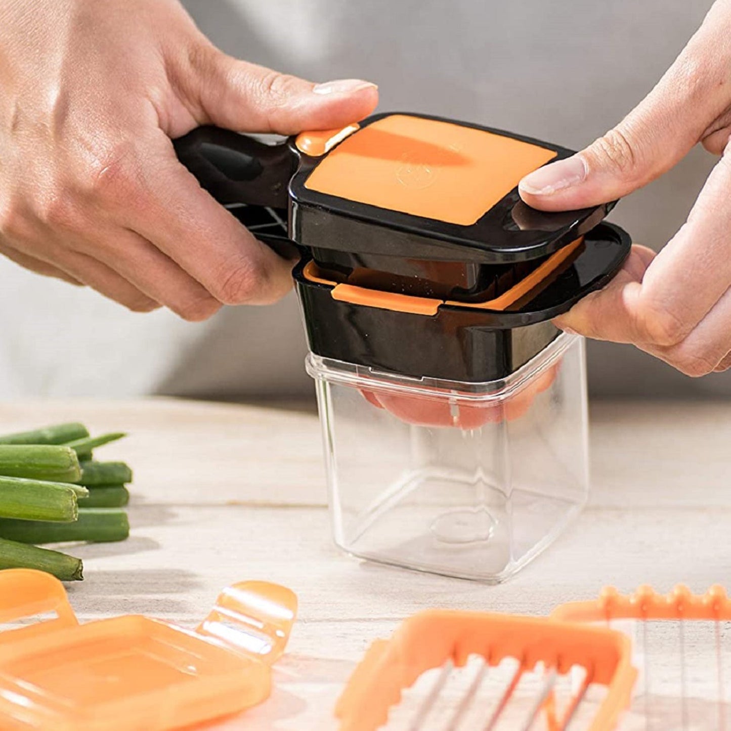 Easy-to-use food dicer for all kitchen purposes.