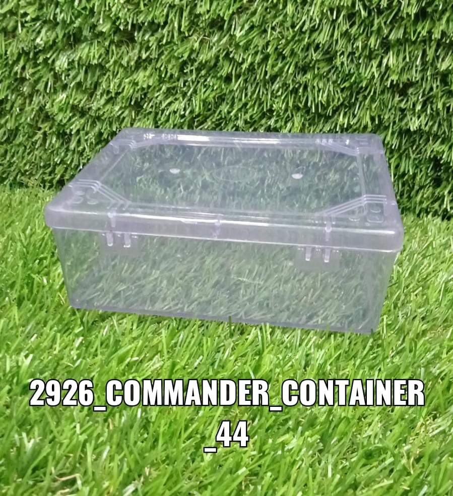 Container for storing items, commander style.