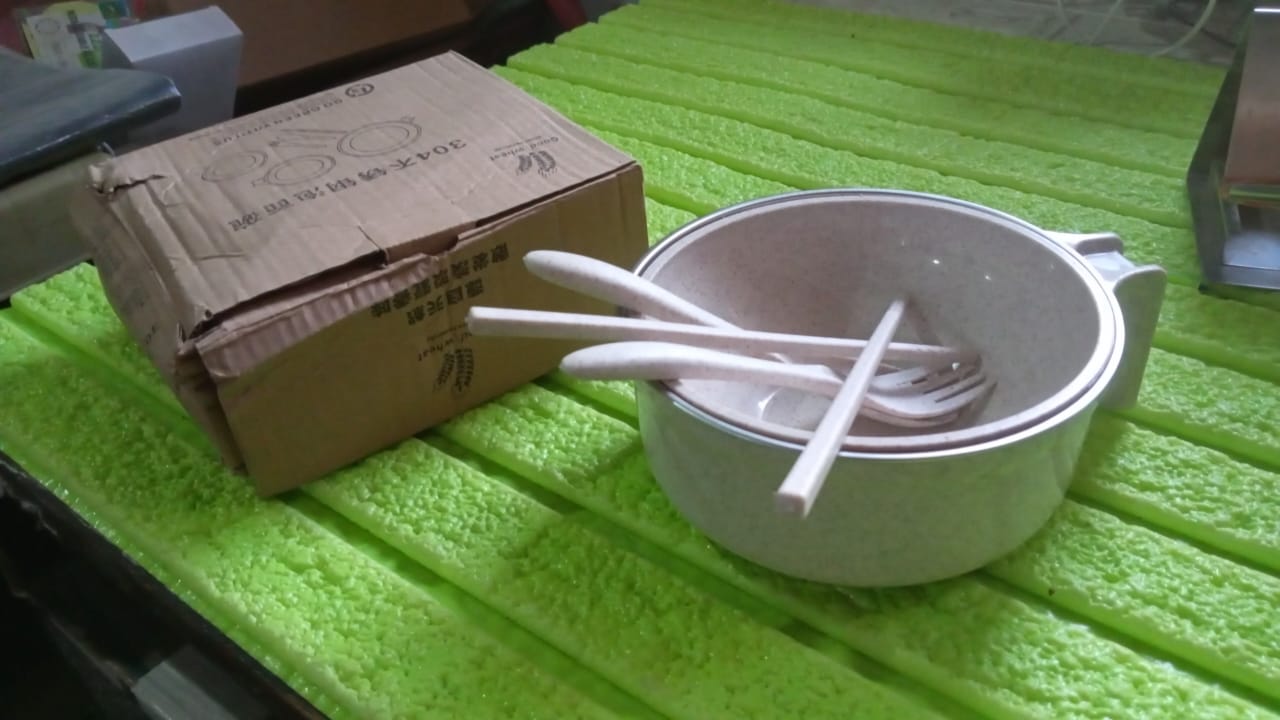 Rice Bowl Noodle 1 Bowl with 1 Lid and Handle Wheat Straw Noodle Bowls with Wheat Straw 1 Fork, 2 Chopsticks, 1 Spoon for Soup Salad Snack Set (6 Pcs Set)